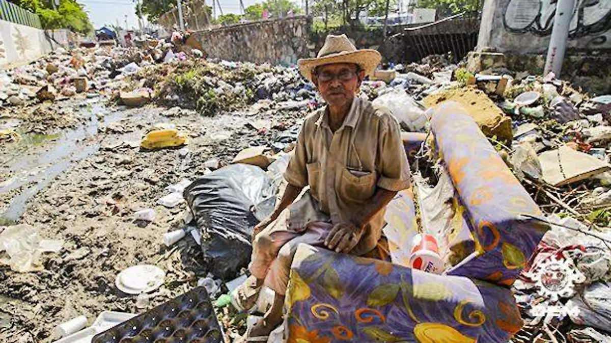 Acapulco - Basura llena las calles de Acapulco